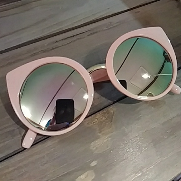 Accessories - NWT Pink sunglasses